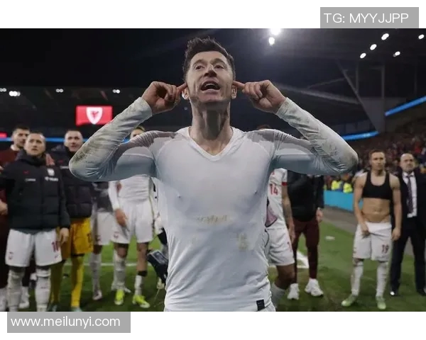 莱万加盟新球队后表现如何球迷对他的期待与评价分析