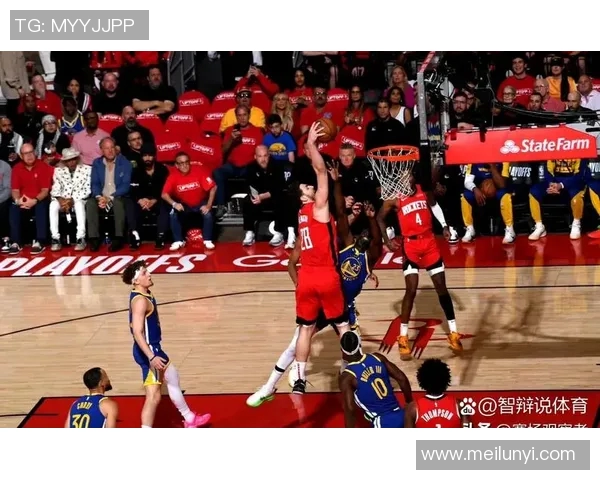 火箭队与爵士队激战再续NBA季后赛精彩对决引发球迷热议