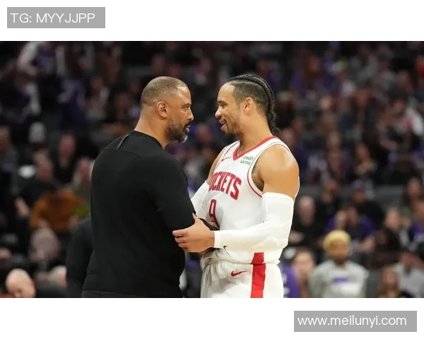 火箭队与尼克斯2016赛季对决回顾及精彩瞬间分析