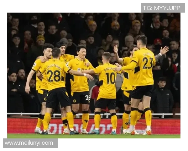 狼队错失良机利物浦门前踢飞引发球迷热议