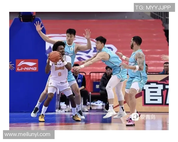 吉林男篮与青岛男篮激战正酣谁能在赛场上笑到最后