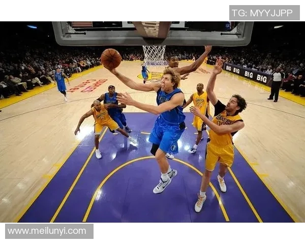 雷霆与小牛季后赛第二场激战回顾与精彩瞬间分析